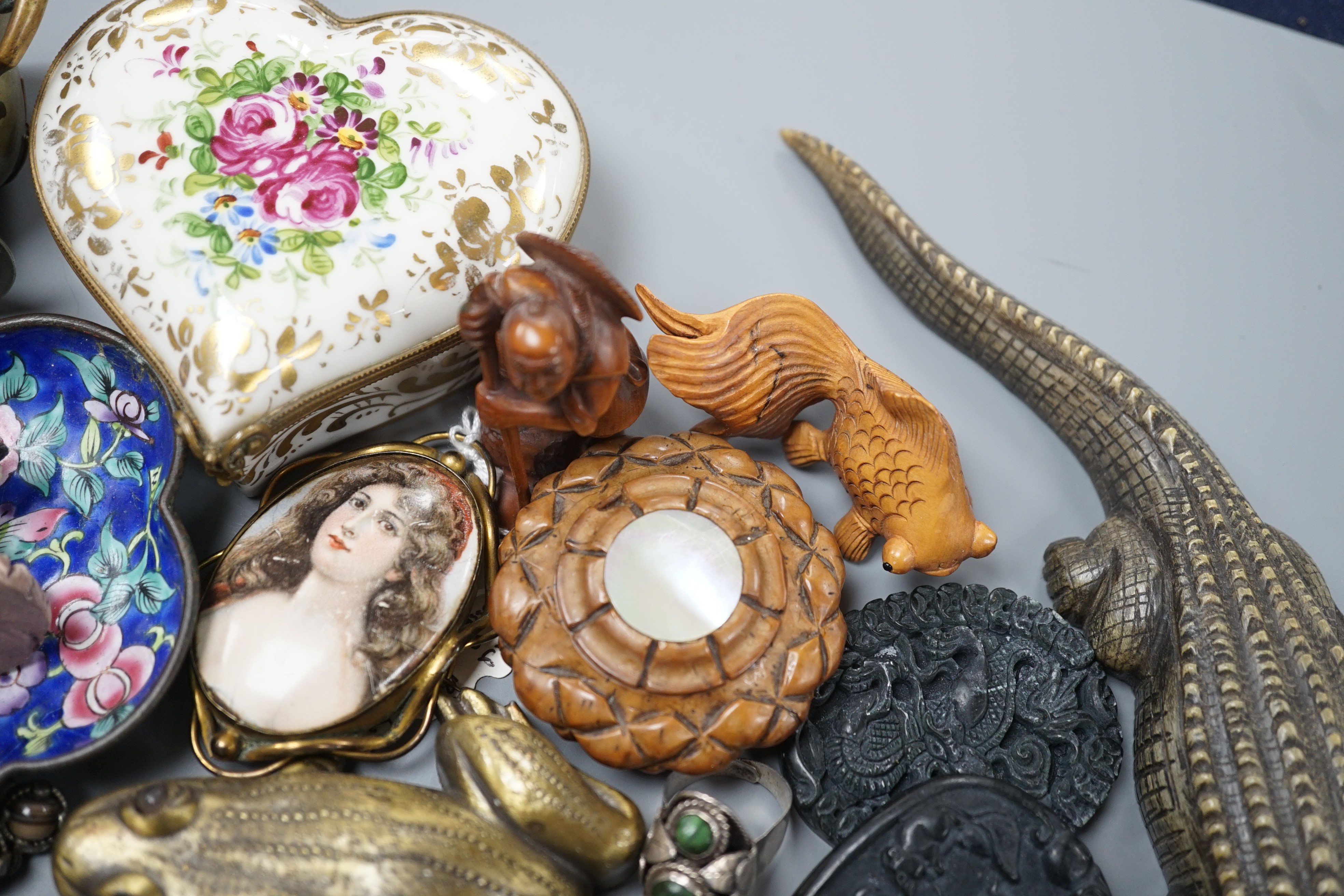 A box of small collectables including a netsuke, Canton enamelled dishes, a horn model of a crocodile, 22.5 cm long etc.